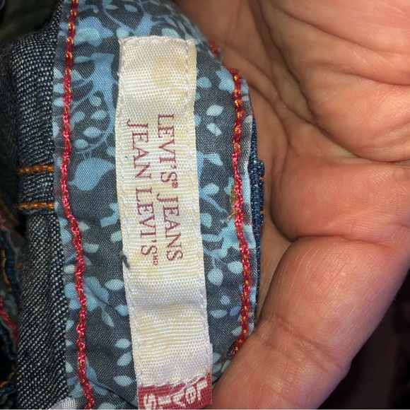 Levi's Dark Blue woman’s Jean capris with slit inside. - new or like new - Picture 3 of 10